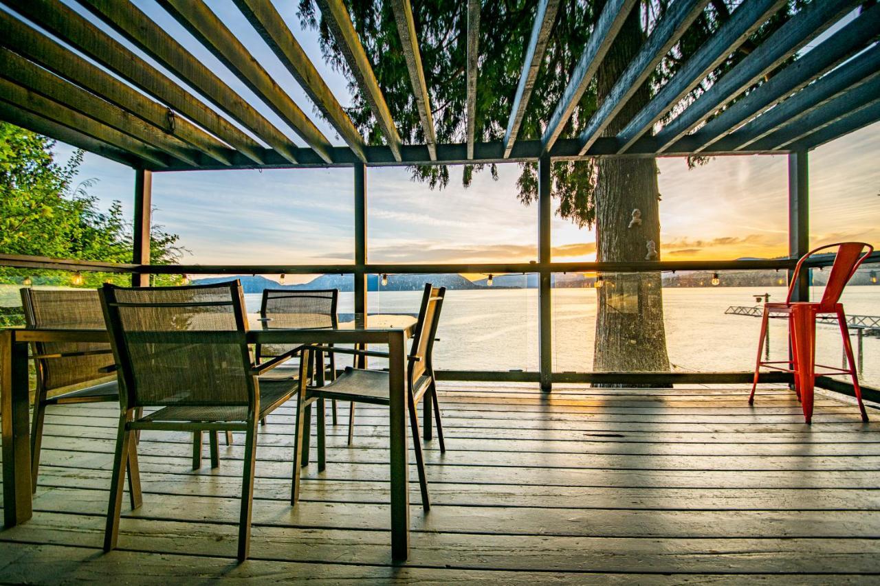 Waterfront Cottage With Superb Coastline Views West Vancouver Exterior foto